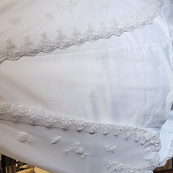 Bridal Dress - Picture 8 of 10